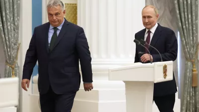 Ruski predsednik Vladimir Putin in madžarski premier Viktor Orban sta razpravljala o predlogih za prekinitev spopadov v Ukrajini. 