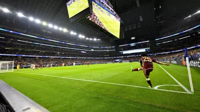 Jul 5, 2024; Arlington, TX, USA; Venezuela forward Eduardo Bello (25) attempts a corner kick against Canada during the second half in the 2024 Copa America quarterfinal at AT&T Stadium. Mandatory Credit: Jerome Miron-USA TODAY Sports