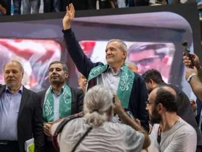 FILED - 23 June 2024, Iran, Tehran: Massud Peseschkian (C), presidential candidate of the reformist camp, arrives at an election rally in the capital. Photo: Arne Immanuel Bänsch/dpa