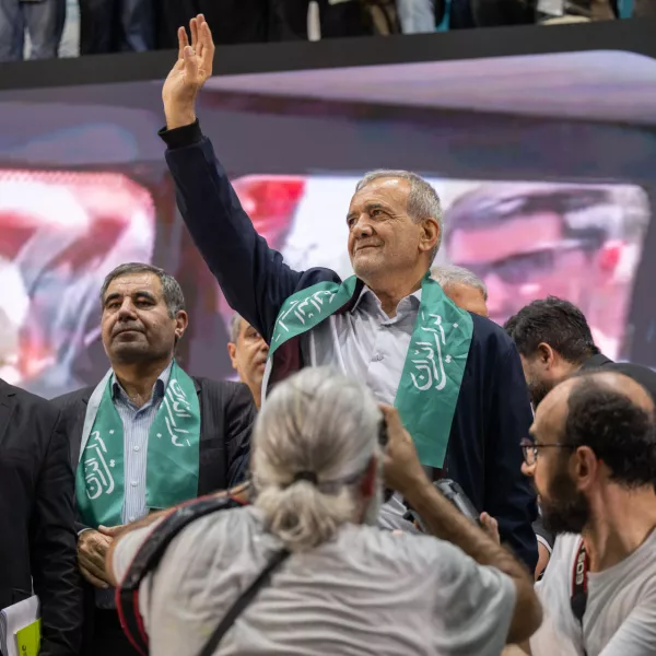 FILED - 23 June 2024, Iran, Tehran: Massud Peseschkian (C), presidential candidate of the reformist camp, arrives at an election rally in the capital. Photo: Arne Immanuel Bänsch/dpa