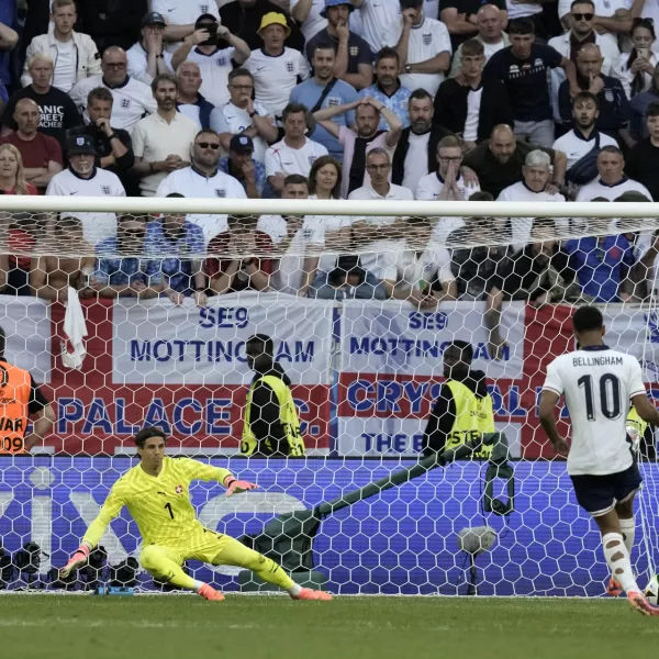 England's Jude Bellingham shoots to score during penalty shootout of the quarterfinal match between England and Switzerland at the Euro 2024 soccer tournament in Duesseldorf, Germany, Saturday, July 6, 2024. (AP Photo/Thanassis Stavrakis)