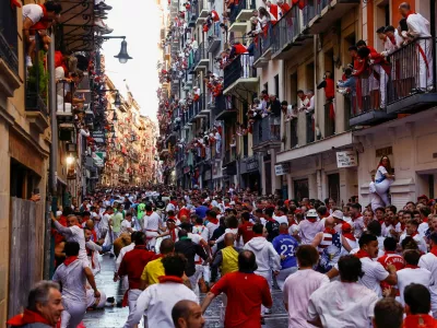 Revellers sprint during the running of the bulls at the San Fermin festival in Pamplona, Spain, July 7, 2024. REUTERS/Susana Vera