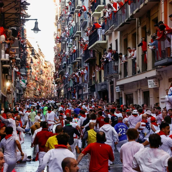 Revellers sprint during the running of the bulls at the San Fermin festival in Pamplona, Spain, July 7, 2024. REUTERS/Susana Vera