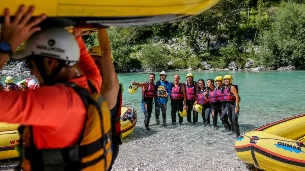 Soča ima od Trente do Tolmina tri pravilnike in tri različne cenike plovbe, dovolilnice za plovbo od meje s Kobaridom pa niso več pavšalne.

 

 