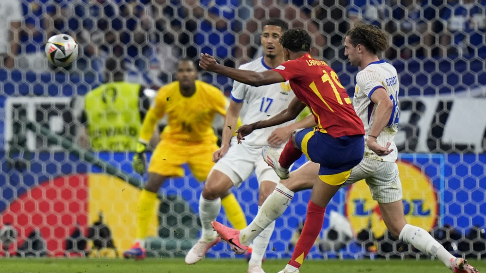 Spain's Lamine Yamal, center, scores his side's first goal during a semifinal match between Spain and France at the Euro 2024 soccer tournament in Munich, Germany, Tuesday, July 9, 2024. (AP Photo/Matthias Schrader)