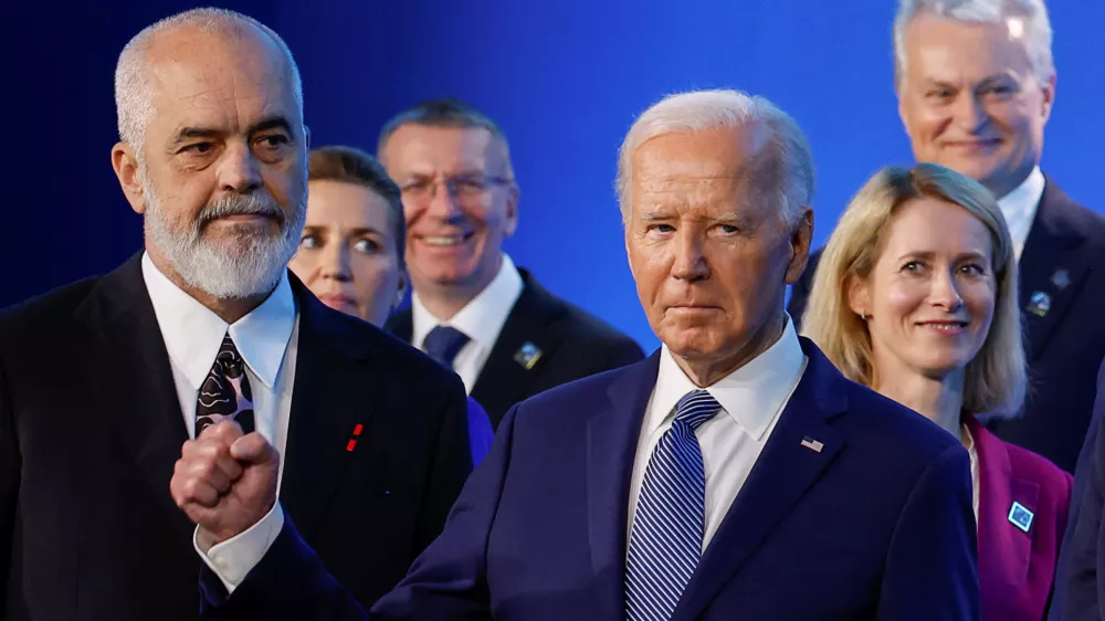 Ameriški predsednik Joe Biden poskuša na vrhu Nata dokazati, da še ni za v staro šaro in da lahko premaga republikanskega protikandidata Donalda Trumpa.

 

 