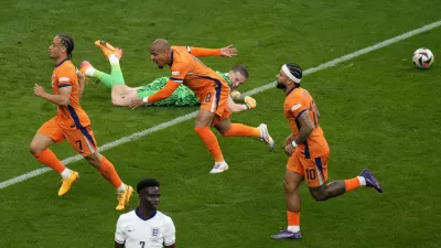 Xavi Simons of the Netherlands celebrates scoring the opening goal during a semifinal match between the Netherlands and England at the Euro 2024 soccer tournament in Dortmund, Germany, Wednesday, July 10, 2024. (AP Photo/Hassan Ammar)