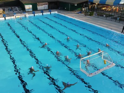 Olimpijski bazen Pod Skalco v Kamniku bo za športnike primeren šele v poletnih mesecih. Foto: Arhiv ZTŠK