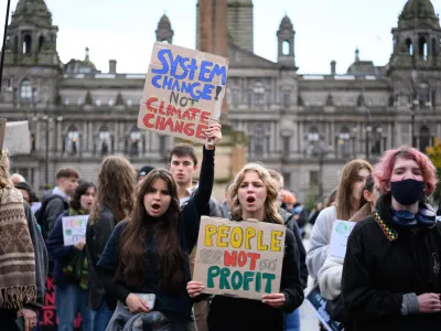 28 October 2022, United Kingdom, Glasgow: Demonstrators take part in the Fridays for Future Scotland march through Glasgow. Photo: John Linton/PA Wire/dpa