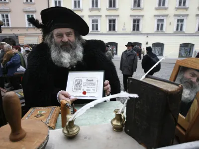 Guttenbergova ročna tiskarna Mojstra Janeza, 405. Obletnica požiga protestantskih knjig organizira Slovensko protestantsko društvo Primož Trubar/FOTO: Luka CjuhaOPOMBA: ZA OBJAVO V ČASOPISU DNEVNIK 