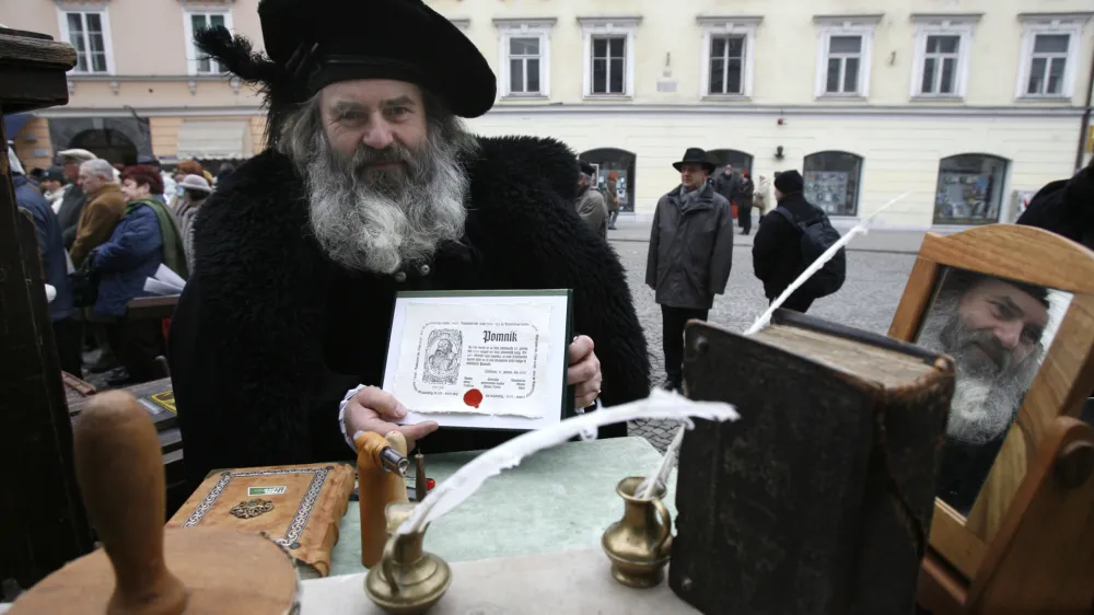 Guttenbergova ročna tiskarna Mojstra Janeza, 405. Obletnica požiga protestantskih knjig organizira Slovensko protestantsko društvo Primož Trubar/FOTO: Luka CjuhaOPOMBA: ZA OBJAVO V ČASOPISU DNEVNIK 