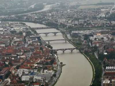 - Motivna fotografija - mesto Maribor- Letalo prirejeno za obrambo proti toči, točaFOTO: JAKA GASAR / NEDELJSKIOPOMBA: SAMO ZA OBJAVO V NEDELJSKEM DNEVNIKU TER EDICIJAH DNEVNIKA