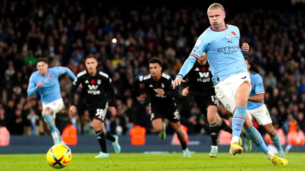 05 November 2022, United Kingdom, Manchester: Manchester City's Erling Haaland scores his side's second goal during the English Premier League soccer match between Manchester City and Fulham at the Etihad Stadium. Photo: Nick Potts/PA Wire/dpa