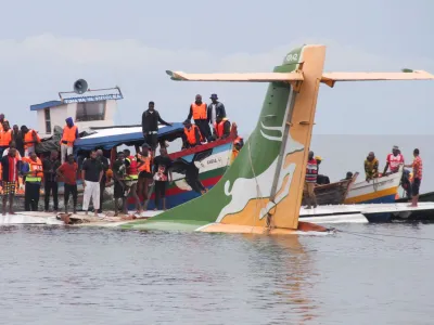 Rescuers attempt to recover the Precision Air passenger plane that crashed into Lake Victoria in Bukoba, Tanzania, November 6, 2022. REUTERS/Stringer NO RESALES. NO ARCHIVES