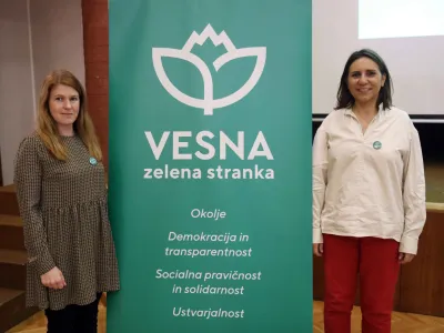 predsednica stranke Vesna <br> okoljevarstvenica Urša Zgojznik in Jasminka Dedić, kandidatka za ljubljansko županjo<br><br>- 19.10.2022 – Lokalne volitve 2022 - predstavitev kandidatke Vesne - zelene stranke za županjo Mestne občine Ljubljana Jasminke Dedić<br><br>//FOTO: Tomaž Skale<br>