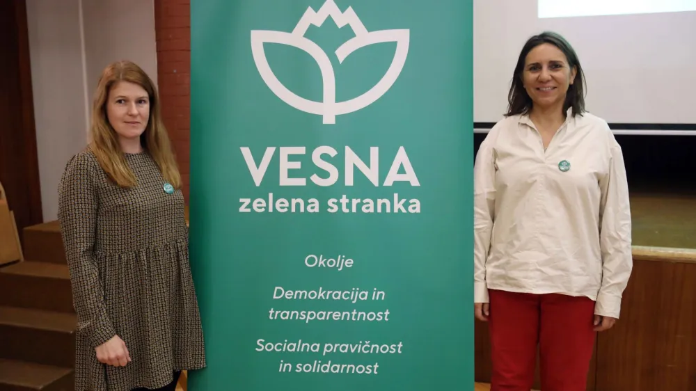 predsednica stranke Vesna <br> okoljevarstvenica Urša Zgojznik in Jasminka Dedić, kandidatka za ljubljansko županjo<br><br>- 19.10.2022 – Lokalne volitve 2022 - predstavitev kandidatke Vesne - zelene stranke za županjo Mestne občine Ljubljana Jasminke Dedić<br><br>//FOTO: Tomaž Skale<br>