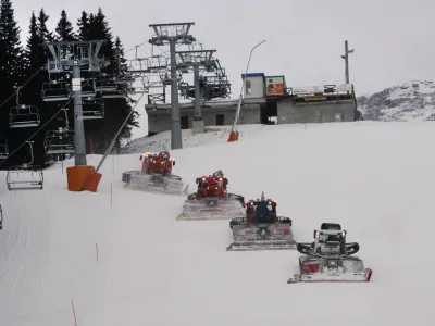 Ne samo elektrika, vse dražje je tudi gorivo za teptalnike smučišč.