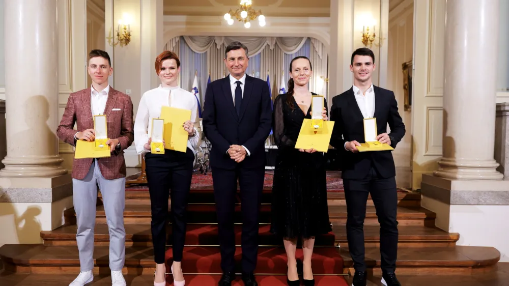 Ljubljana, Predsedniska palaca.<br>Predsednik republike Borut Pahor je na posebni slovesnosti vrocil drzavna odlikovanja sportnikom Alenki Artnik, Timu Gajserju, Tadeju Pogacarju in Urski Zolnir Jugovar.