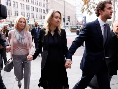 Theranos founder Elizabeth Holmes arrives with her family and partner Billy Evans to be sentenced on her convictions for defrauding investors in the blood testing startup at the federal courthouse in San Jose, California, U.S., November 18, 2022. REUTERS/Brittany Hosea-Small