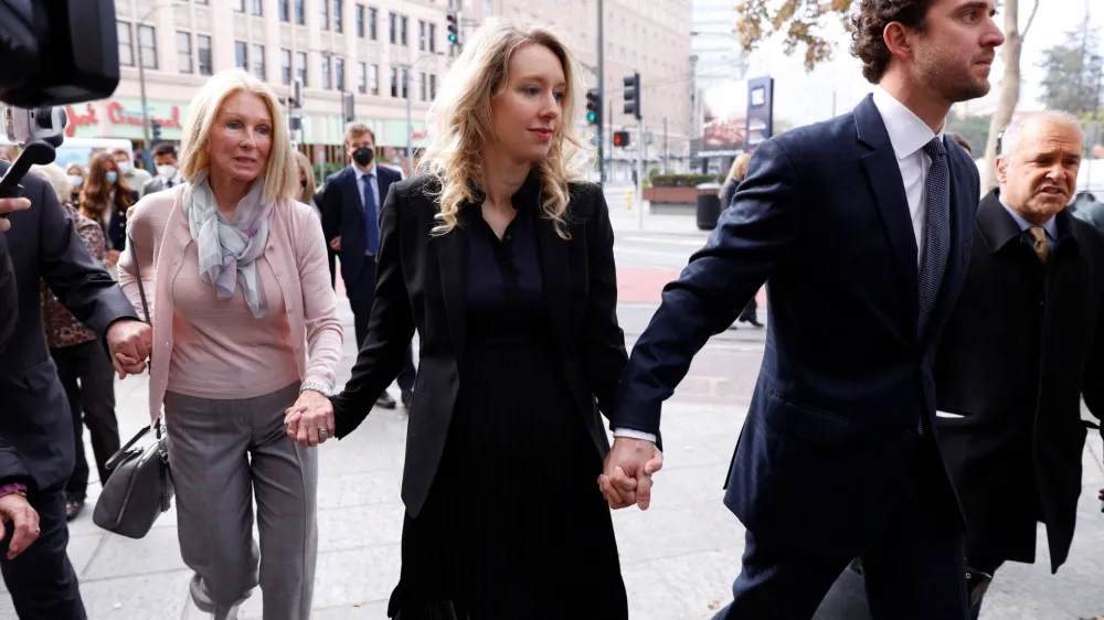 Theranos founder Elizabeth Holmes arrives with her family and partner Billy Evans to be sentenced on her convictions for defrauding investors in the blood testing startup at the federal courthouse in San Jose, California, U.S., November 18, 2022. REUTERS/Brittany Hosea-Small