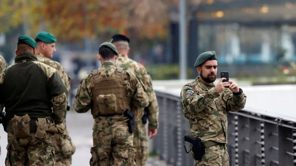 Hungarian soldiers belonging to NATO's peacekeeping mission KFOR walk on a bridge connecting north with south of Mitrovica, Kosovo, November 22, 2022. REUTERS/Ognen Teofilovski