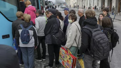 - 07.10.2022 – Avtobusna postaja Ljubljana - zaradi brezplačnih vozovnic za upokojence občasna gneča na avtobusih, ki vozijo proti Obali - - upokojenci - starejši - starostniki - brezplačne vozovnice - //FOTO: Jaka Gasar / Foto: Jaka Gasar