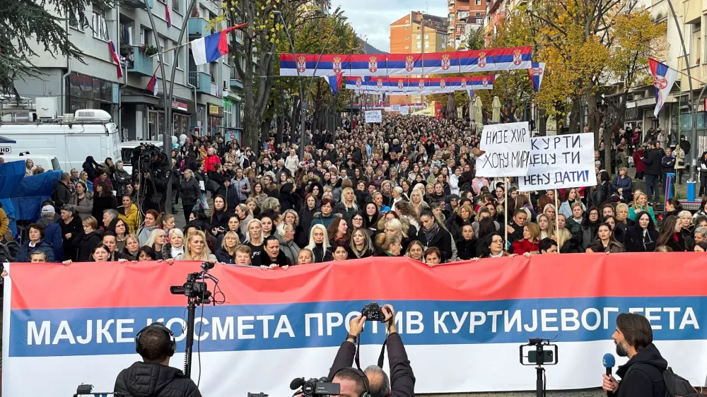 Serbian women protest in North Mitrovica, Kosovo November 23,2022.REUTERS/Fedja Grulovic