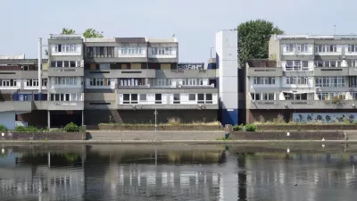 Binsey Walk, Southmere, Thamesmead Arhitekti: Oddelek za arhitekturo in gradbeništvo, Mesto LondonGlavni arhitekt: Robert Rigg 1967-1968Porušeno Fotografija: Tadej Zupančič