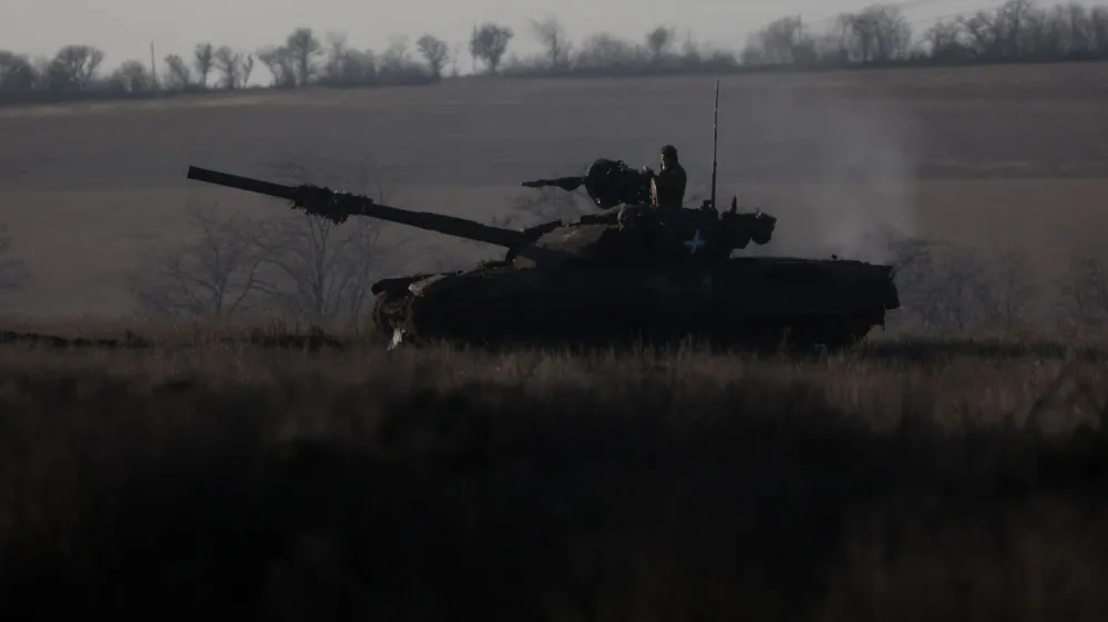 A tank containing members of the 68th Independent Jager Brigade of the Ukrainian Army prepare to fire on a Russian military target on the frontline in the Southern Donbas region in Ukraine, November 29, 2022. REUTERS/Leah Millis