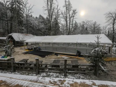  14.12.2022 - Prvič drsališče v ZOO Ljubljana - brezplačno drsanje na pokritem drsališču //FOTO: Luka Cjuha