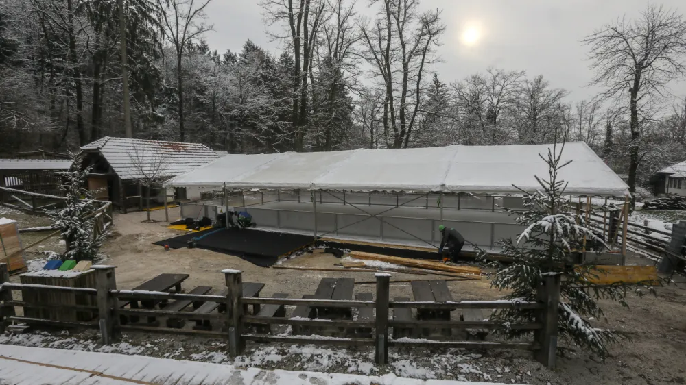  14.12.2022 - Prvič drsališče v ZOO Ljubljana - brezplačno drsanje na pokritem drsališču //FOTO: Luka Cjuha