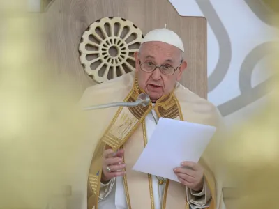 Pope Francis visits Matera for the conclusion of the 27th National Eucharistic Congress, in Matera, Italy September 25, 2022.  Vatican Media/­Handout via REUTERS  ATTENTION EDITORS - THIS IMAGE WAS PROVIDED BY A THIRD PARTY.