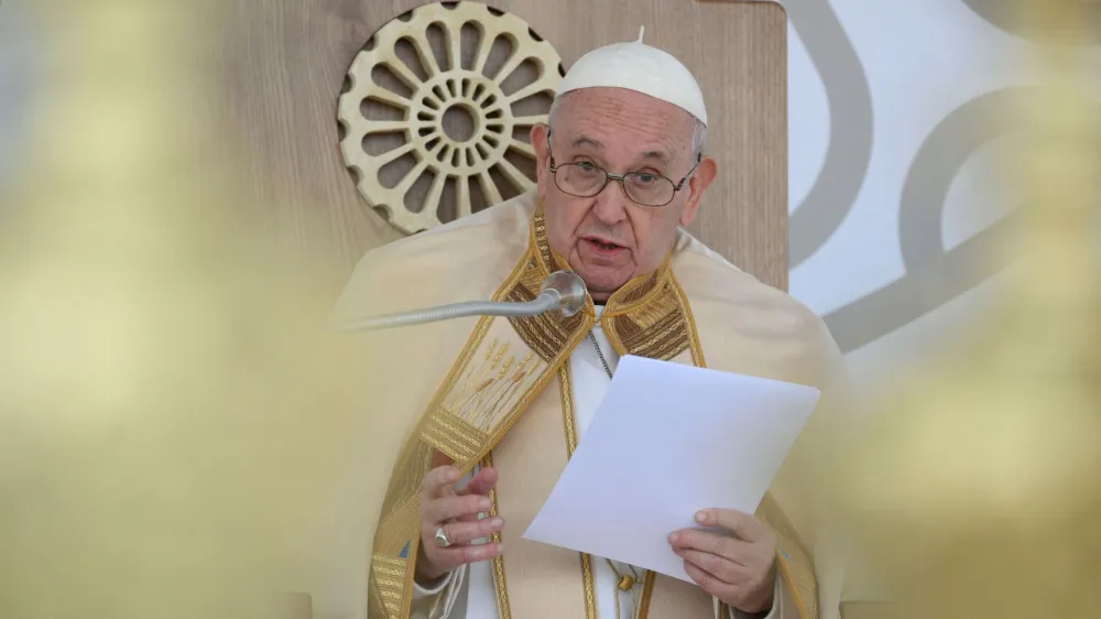 Pope Francis visits Matera for the conclusion of the 27th National Eucharistic Congress, in Matera, Italy September 25, 2022.  Vatican Media/­Handout via REUTERS  ATTENTION EDITORS - THIS IMAGE WAS PROVIDED BY A THIRD PARTY.