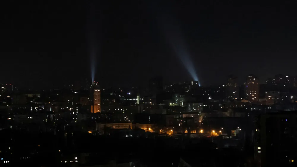 Ukrainian servicemen use searchlights as they search for drones in a sky over city during a Russian drones strike, amid Russia's attack on Ukraine, in Kyiv, Ukraine January 1, 2023. REUTERS/Gleb Garanich