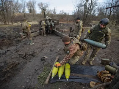 Ukrainian servicemen prepare cannon shells before firing them towards positions of Russian troops, amid Russia's attack on Ukraine, in Donetsk region, Ukraine January 1, 2023. REUTERS/Anna Kudriavtseva