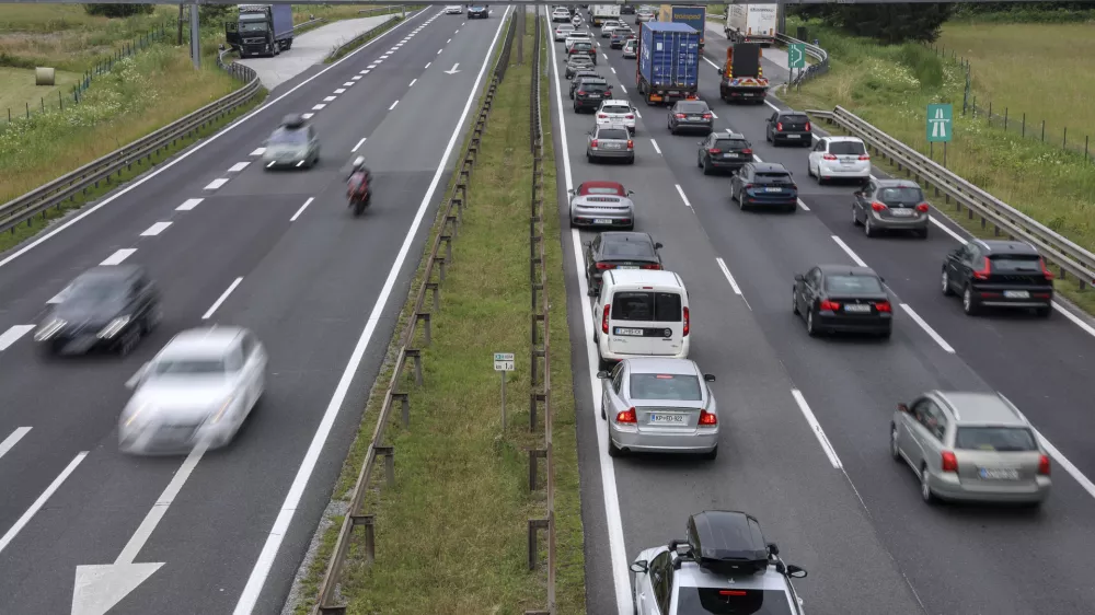 - 21.06.2024 - zastoji na zahodni ljubljanski obvoznici, smer primorska //FOTO: Jaka Gasar