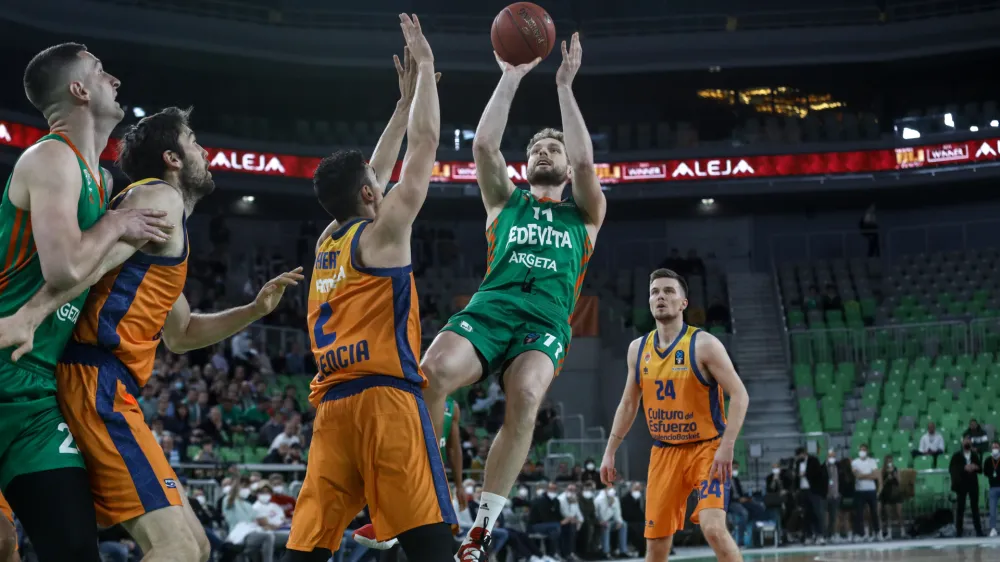 Jaka Blažič- 30.03.2022 – košarka - Cedevita Olimpija: Valencia, evropski pokal, 17. krog: //FOTO: Luka Cjuha