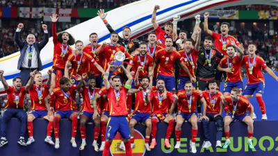 14 July 2024, Berlin: Spain players celebrate with the trophy after winning the UEFA Euro 2024 final soccer match against England at the Olympic Stadium. Photo: Christian Charisius/dpa