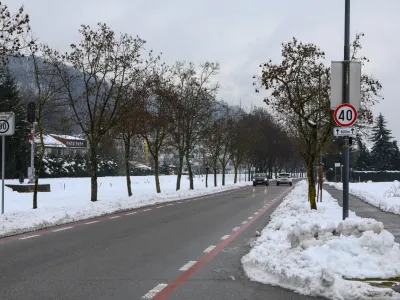 - 18.01.2023 – ulica Ob dolenjski železnici v Ljubljani – omejitev hitrosti 40 km/h – //FOTO: Luka Cjuha