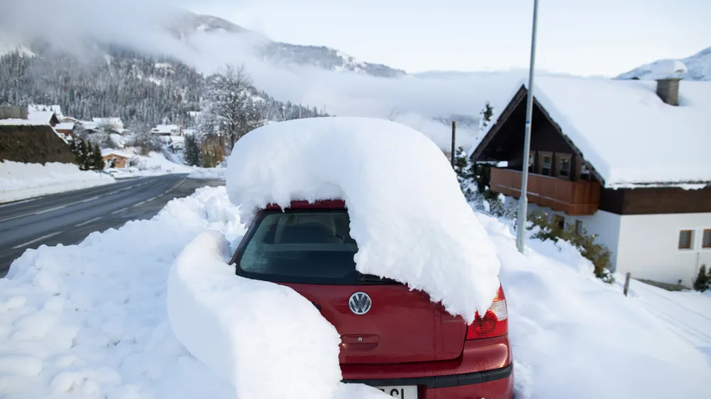 ﻿Car is seen covered with snow in village of Iselsberg, Austria, November 14, 2019. REUTERS/Antonio Bronic