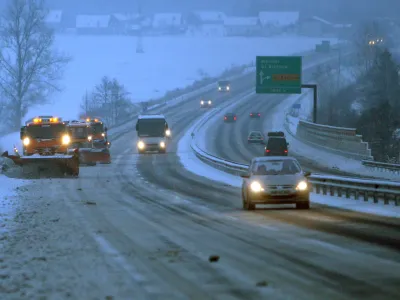 -Štajerska avtocesta med Celjem in Slovenskimi Konjicami-Sneg, zasnežene ceste, plug-Smučarski teki, Rogla// FOTO: MATEJ POVŠEOPOMBA: SAMO ZA OBJAVO V ČASOPISU DNEVNIK