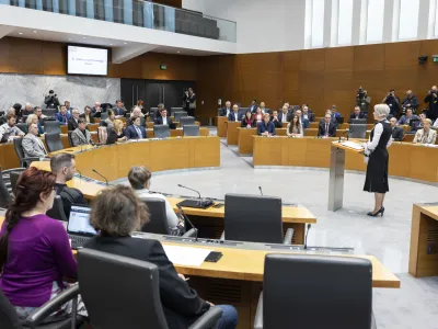 Ljubljana, drzavni zbor.<br>Redna seja drzavnega zbora s poslanskimi vprasanji ministrski ekipi.