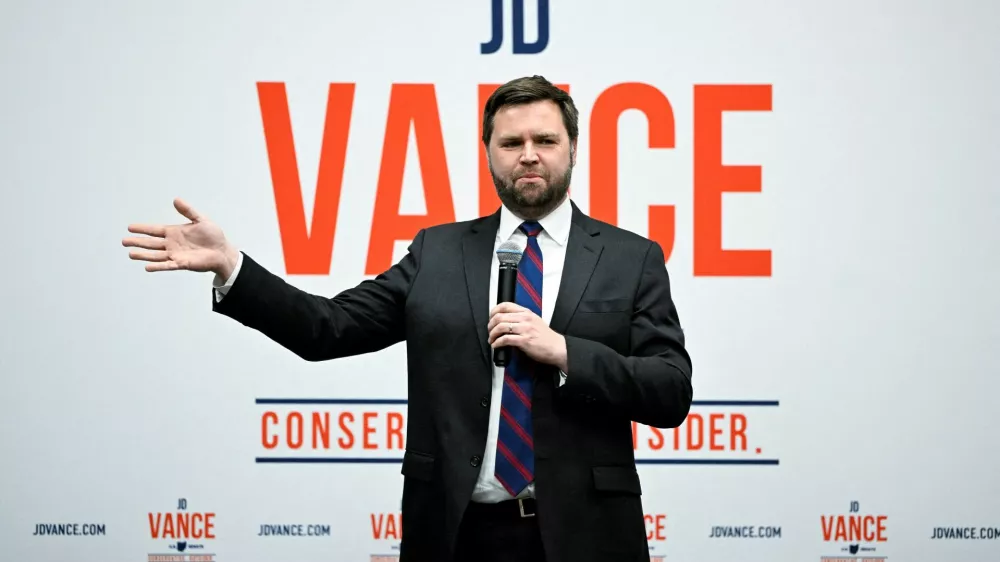 FILE PHOTO: Republican senate candidate JD Vance and Donald Trump Jr. host an event ahead of next month's primary election in Independence, Ohio, U.S., April 20, 2022. REUTERS/Gaelen Morse/File Photo