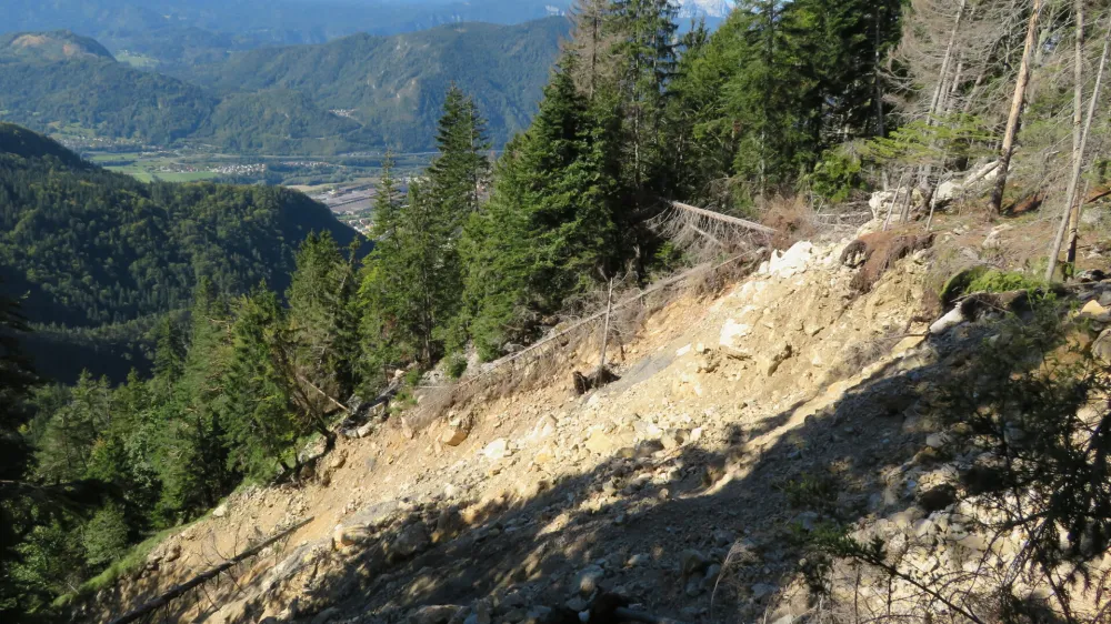 Plazovi nad Koroško Belo, zemeljski plaz, Jesenice