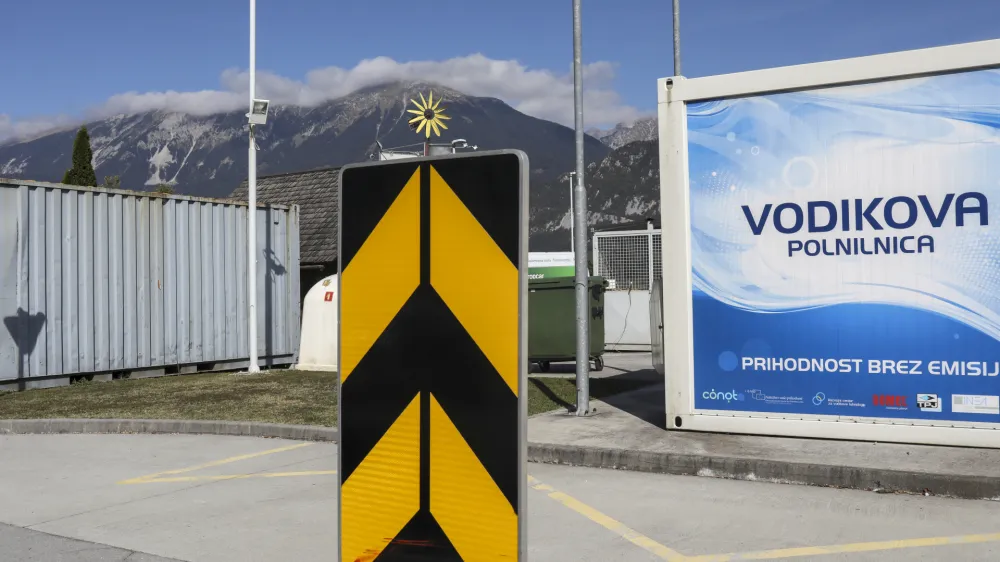 ﻿- 08.10.2019 – Bencinski servis Petrol Lesce – vodikova polnilnica – črpalka - vodik  //FOTO: Jaka Gasar