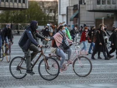 - 16.04.2021 - petkov protivladni protest - protestni shod proti vladi Janeza Jane - kolesarji  //FOTO. Luka Cjuha.