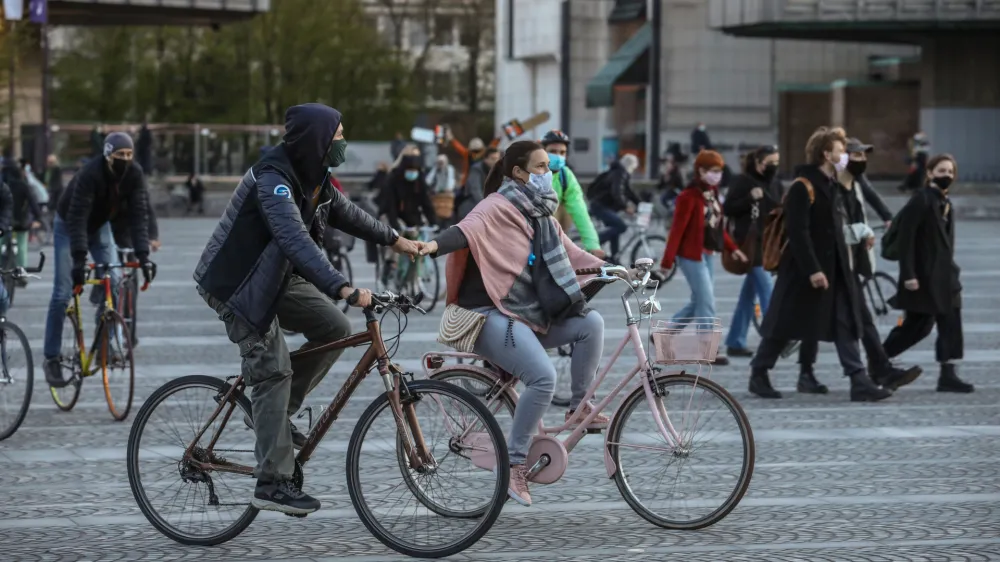 - 16.04.2021 - petkov protivladni protest - protestni shod proti vladi Janeza Jane - kolesarji  //FOTO. Luka Cjuha.