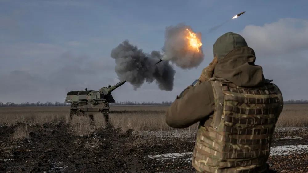 Ukrainian army from the 43rd Heavy Artillery Brigade fire the German howitzer Panzerhaubitze 2000, called Tina by the unit, amid Russia's attack on Ukraine, near Bahmut, in Donetsk region, Ukraine, February 5, 2023. REUTERS/Marko Djurica   TPX IMAGES OF THE DAY