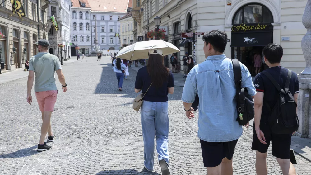 - 10.07.2024 - Ljubljana - vročina, vročinski val, pripeka, hlajenje, turisti //FOTO: Jaka Gasar