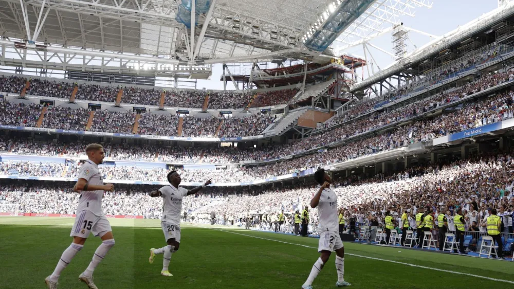 Soccer Football - LaLiga - Real Madrid v RCD Mallorca - Santiago Bernabeu, Madrid, Spain - September 11, 2022 Real Madrid's Rodrygo celebrates scoring their third goal with Vinicius Junior and Federico Valverde REUTERS/Susana Vera